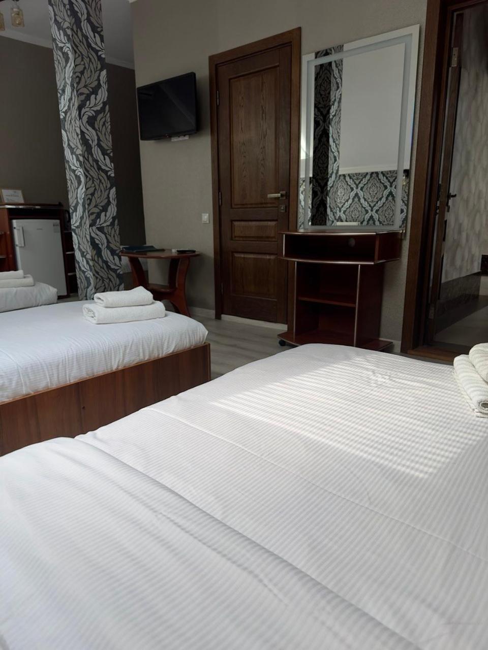 Львівський Hotel ภายนอก รูปภาพ